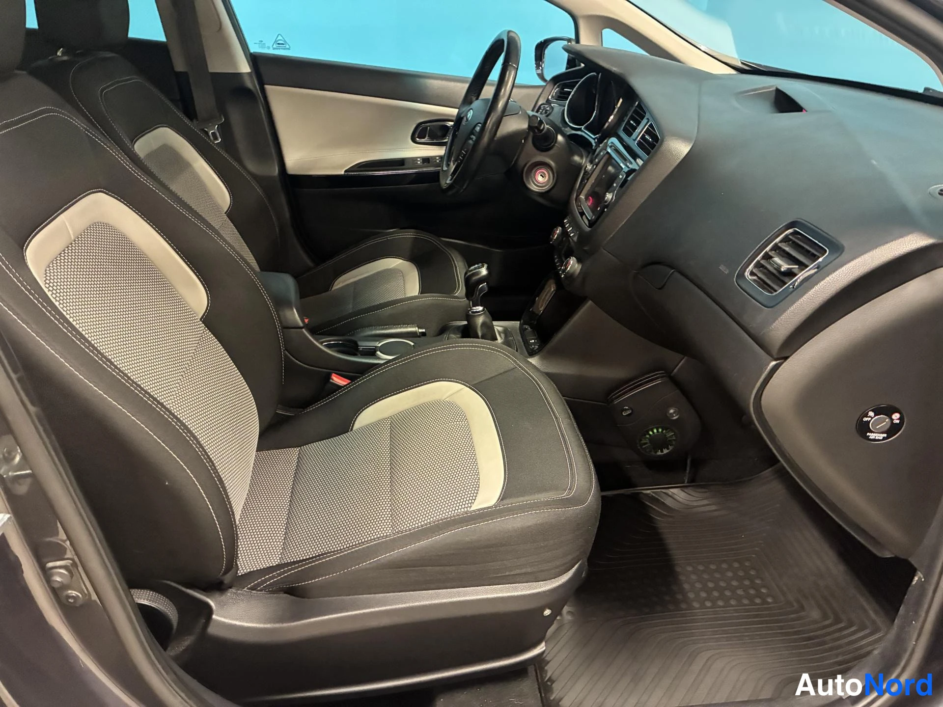 Harmaa Kia Ceed 2014, etuistuimet, kuva 11
