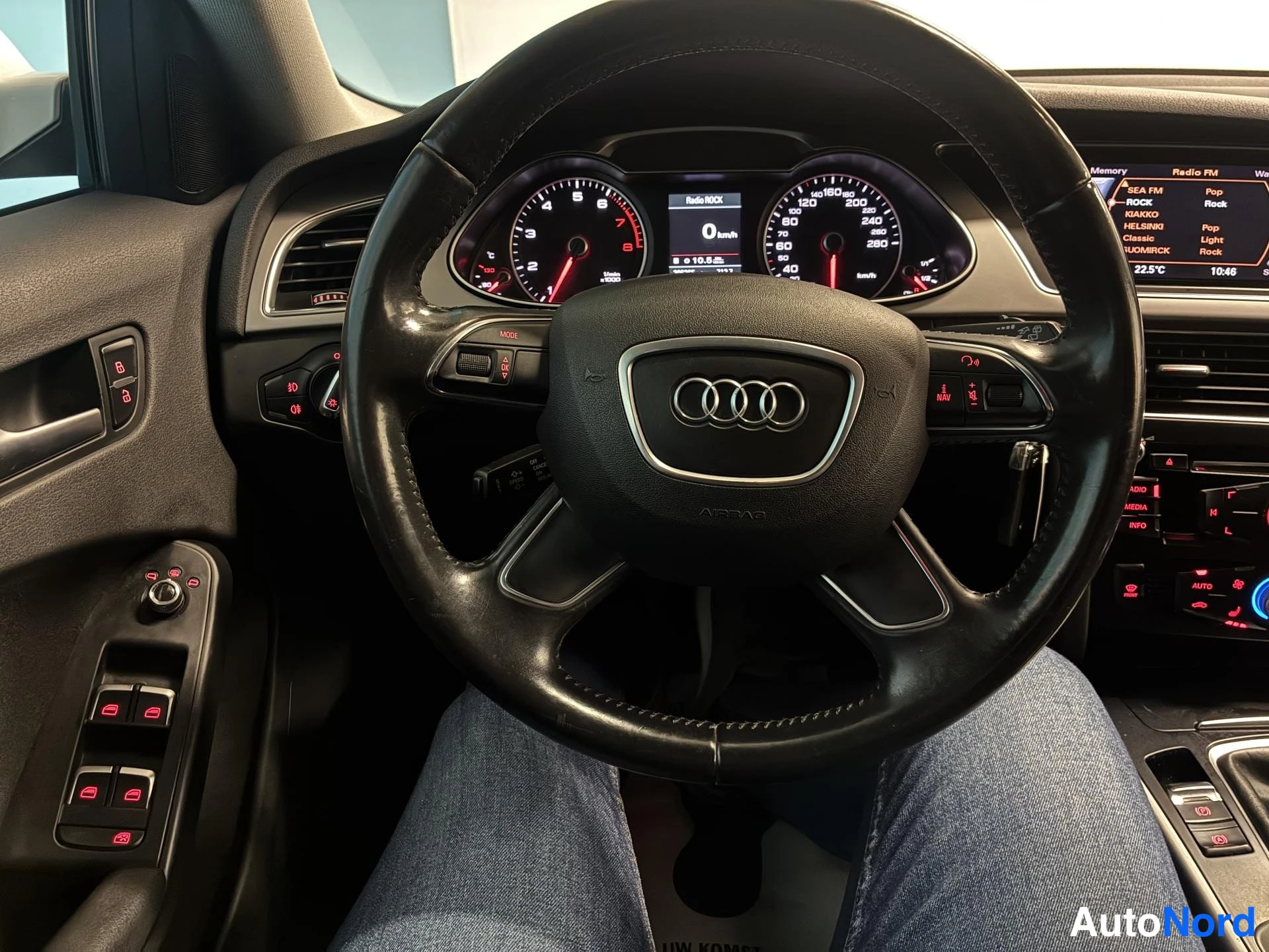 Valkoinen Audi A4 2012, yksityiskohta, kuva 14
