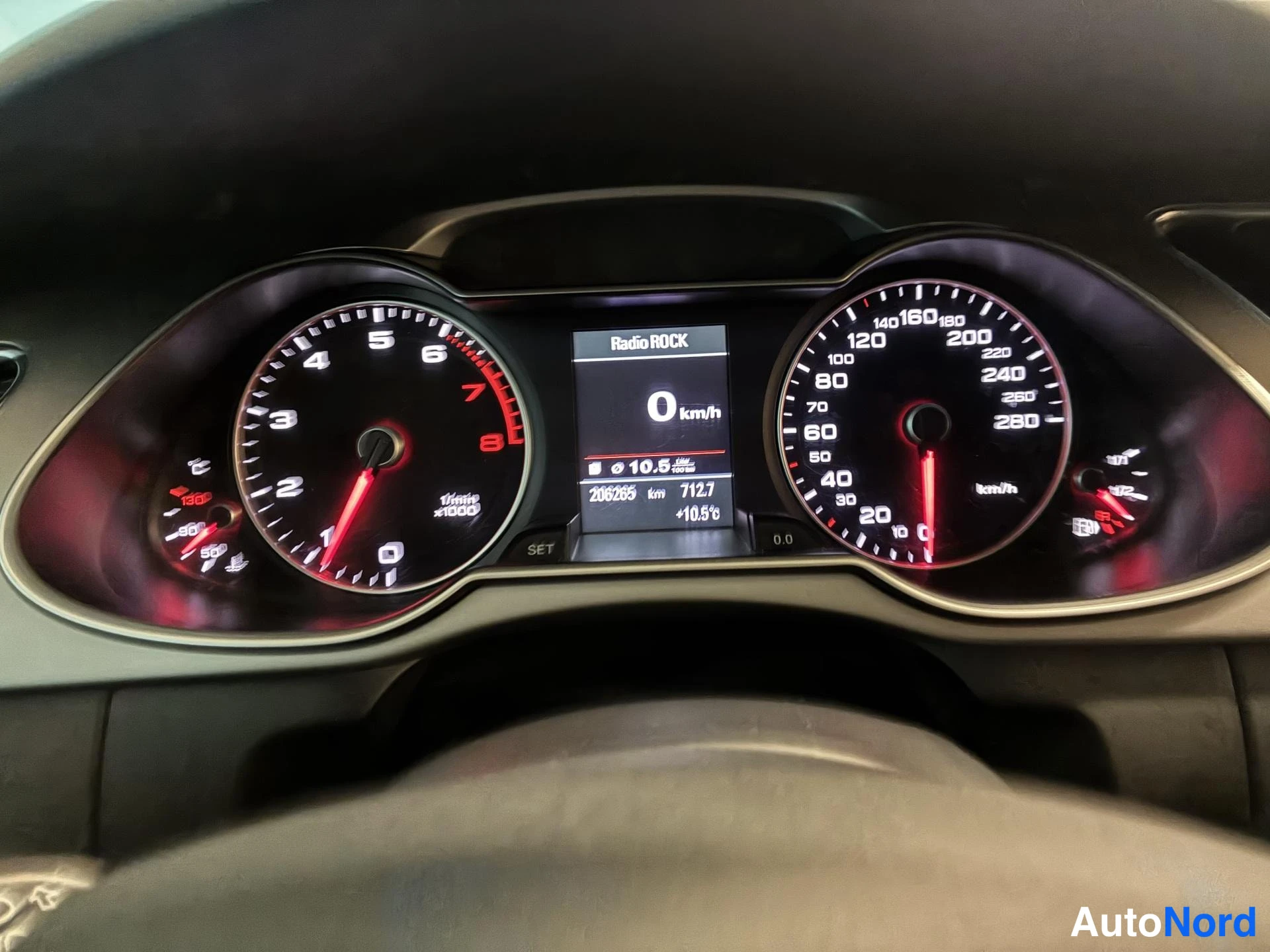 Valkoinen Audi A4 2012, yksityiskohta, kuva 15