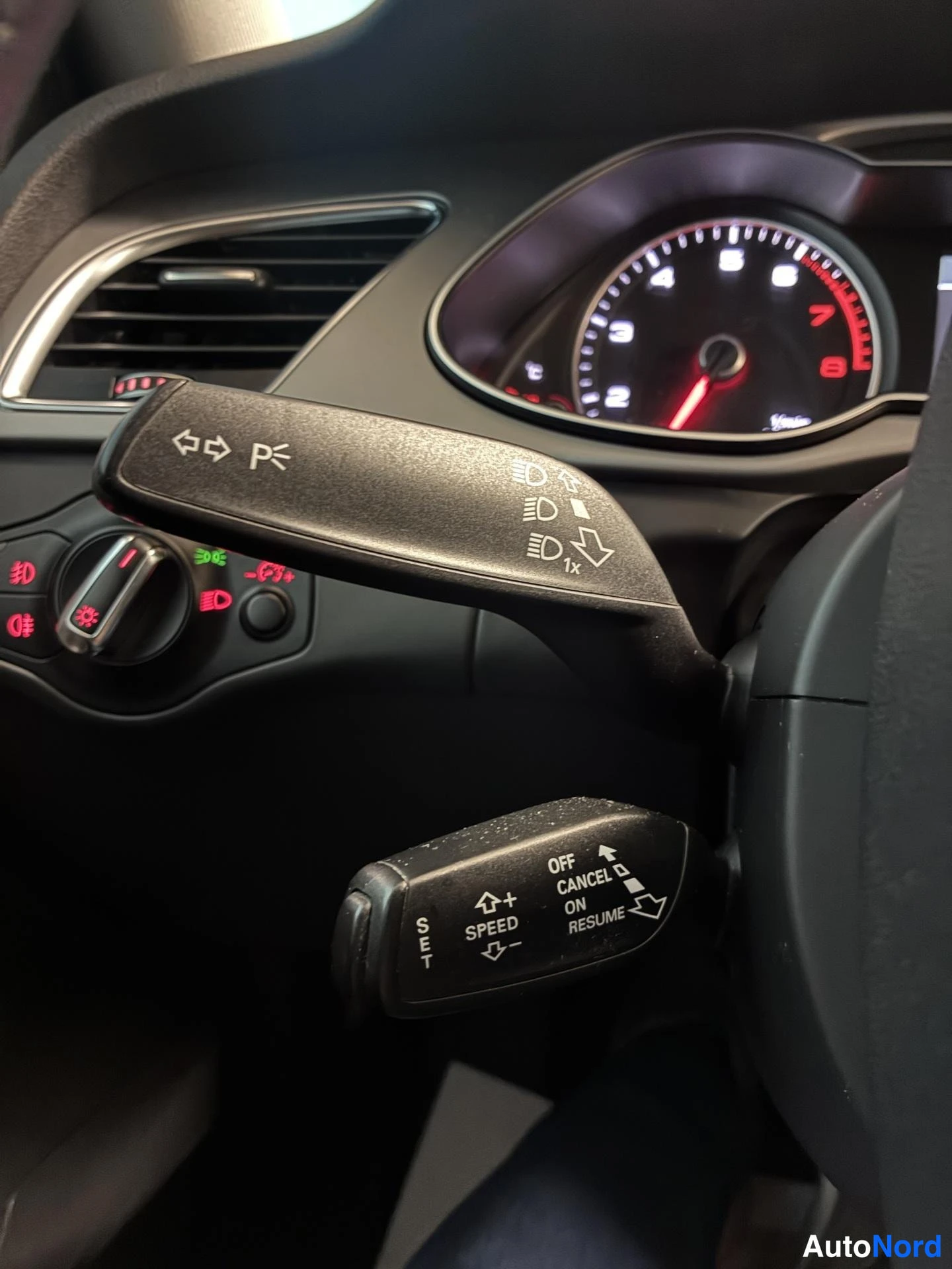 Valkoinen Audi A4 2012, yksityiskohta, kuva 18