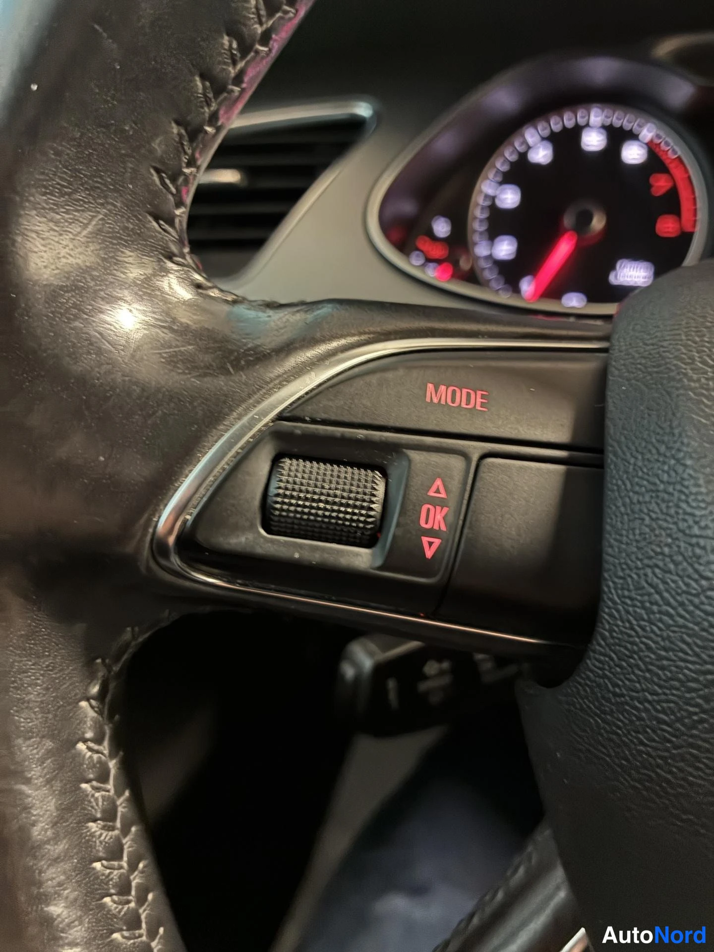 Valkoinen Audi A4 2012, yksityiskohta, kuva 19