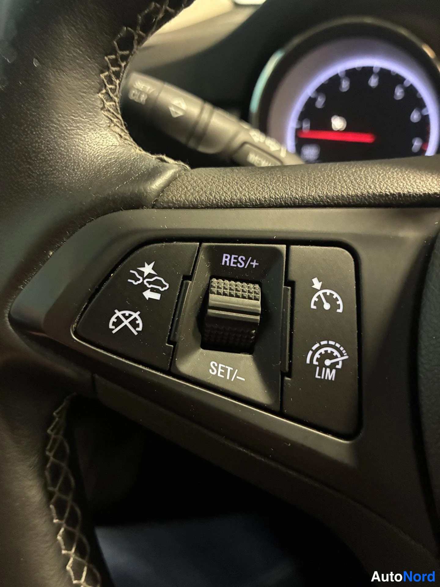 Hopea Opel Astra 2018, yksityiskohta, kuva 15