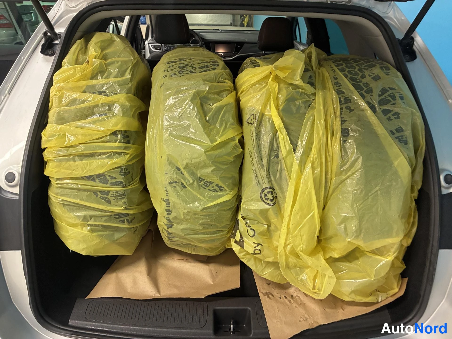 Hopea Opel Astra 2018, tavaratila, kuva 12