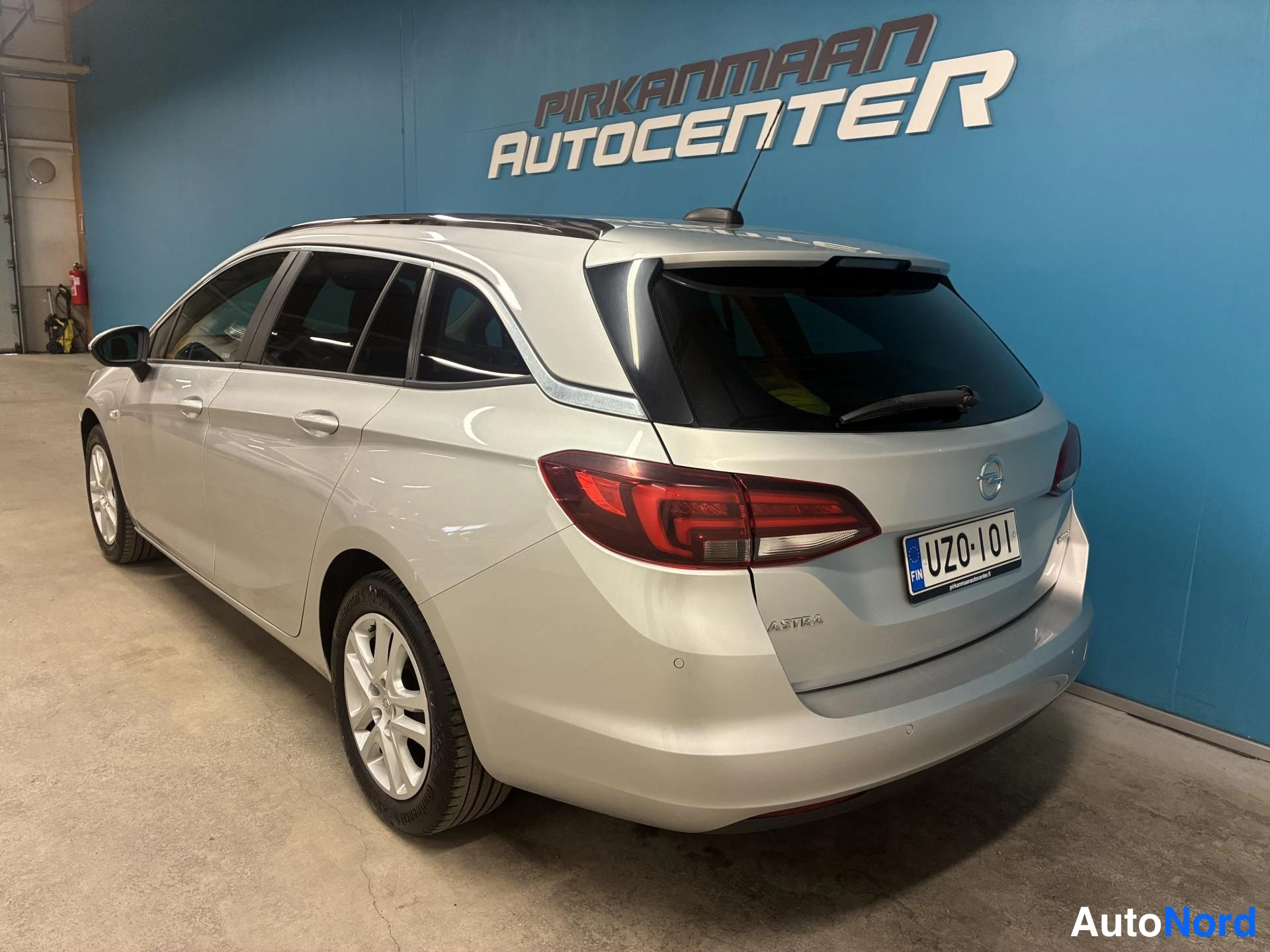 Hopea Opel Astra 2018, takaviisto, kuva 5