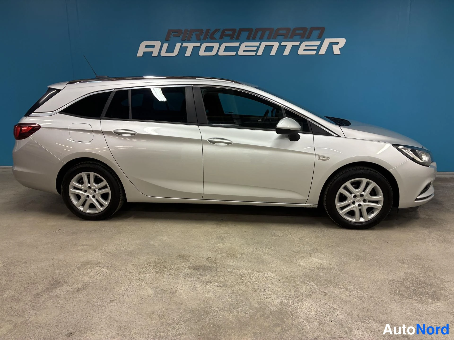 Hopea Opel Astra 2018, etuviisto, keula oikealle, kuva 2