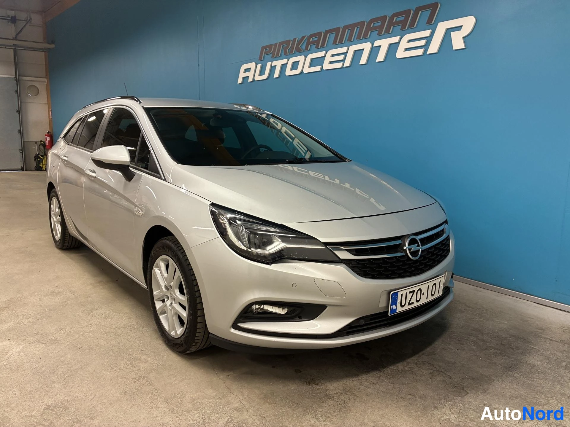 Hopea Opel Astra 2018, etuviisto, keula oikealle, kuva 3