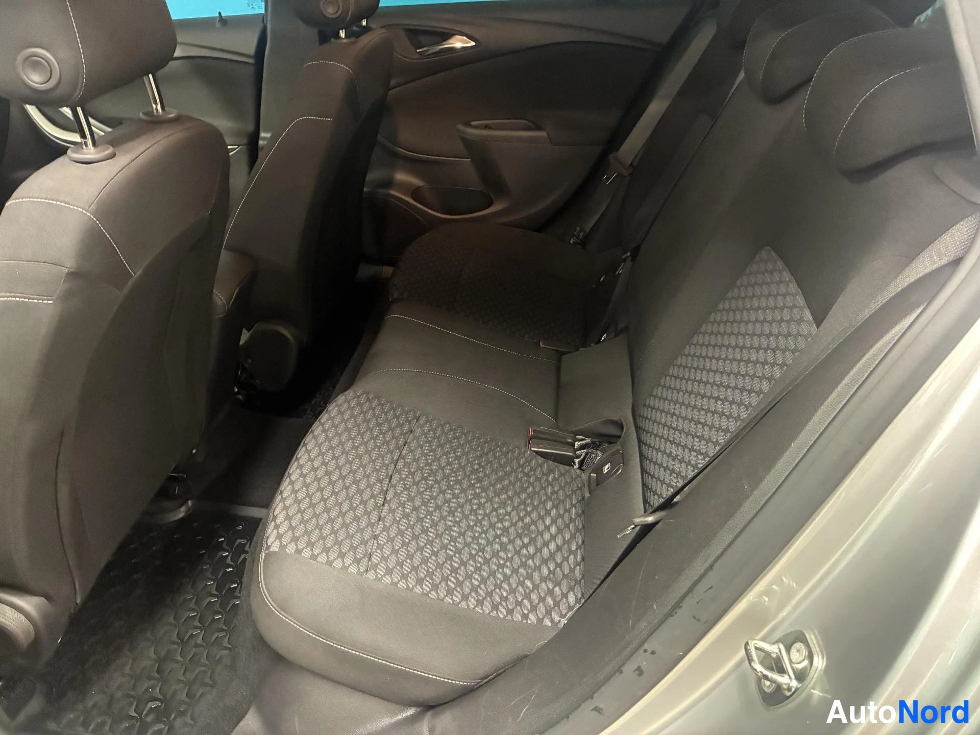 Hopea Opel Astra 2018, takaistuimet, kuva 10