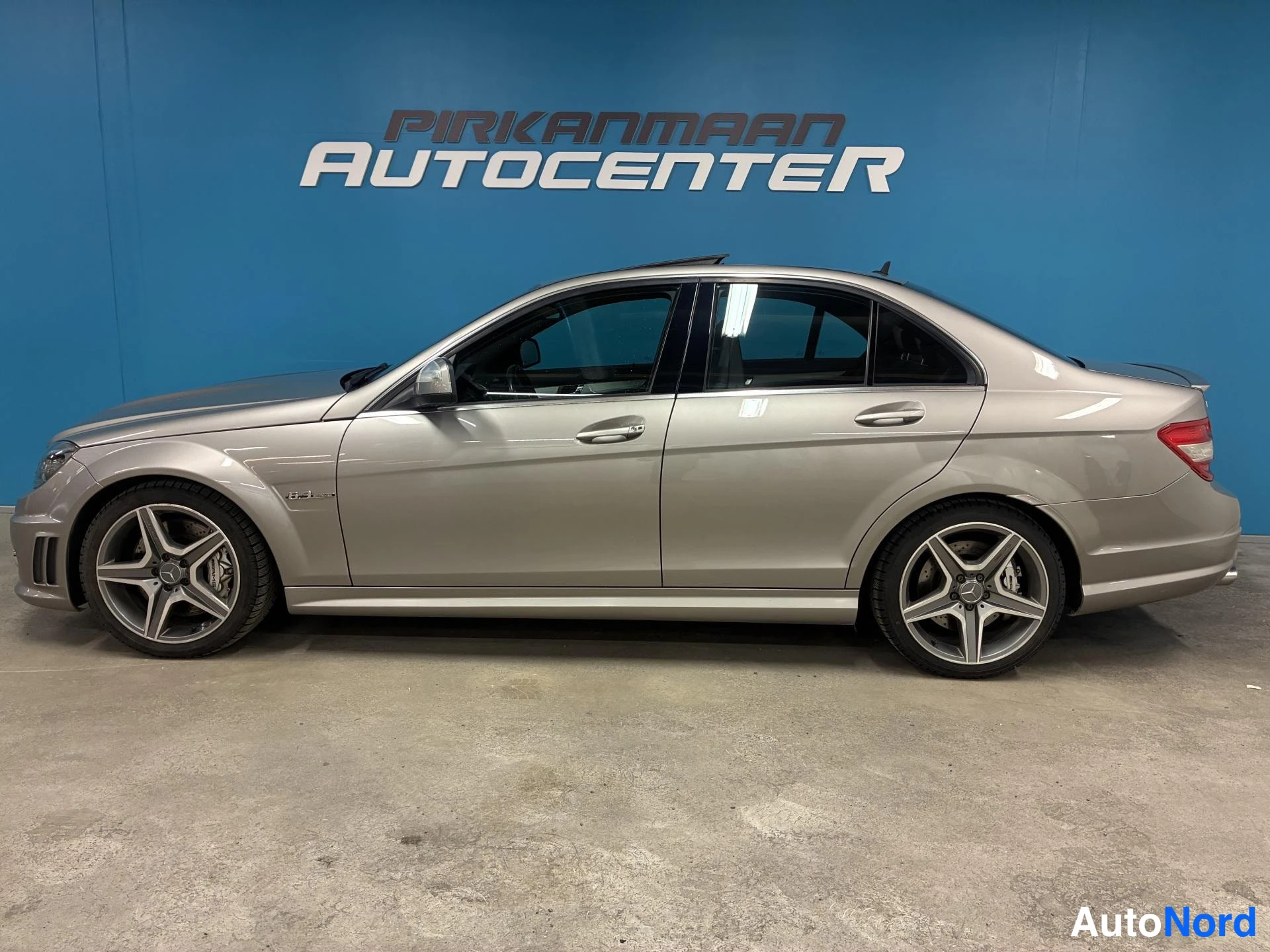 Hopea Mercedes-Benz C 63 2008, sivulta, kuva 4