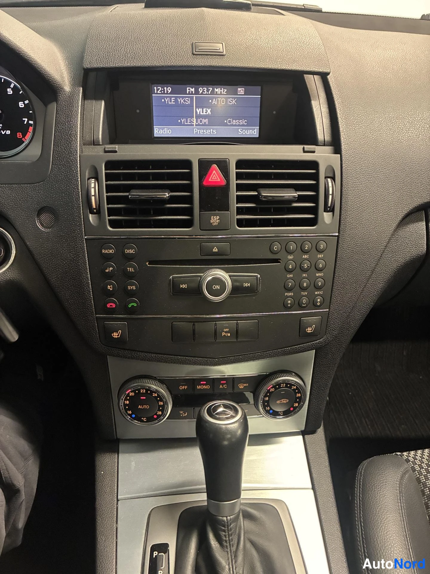 Hopea Mercedes-Benz C 63 2008, ohjaamo, kuva 12