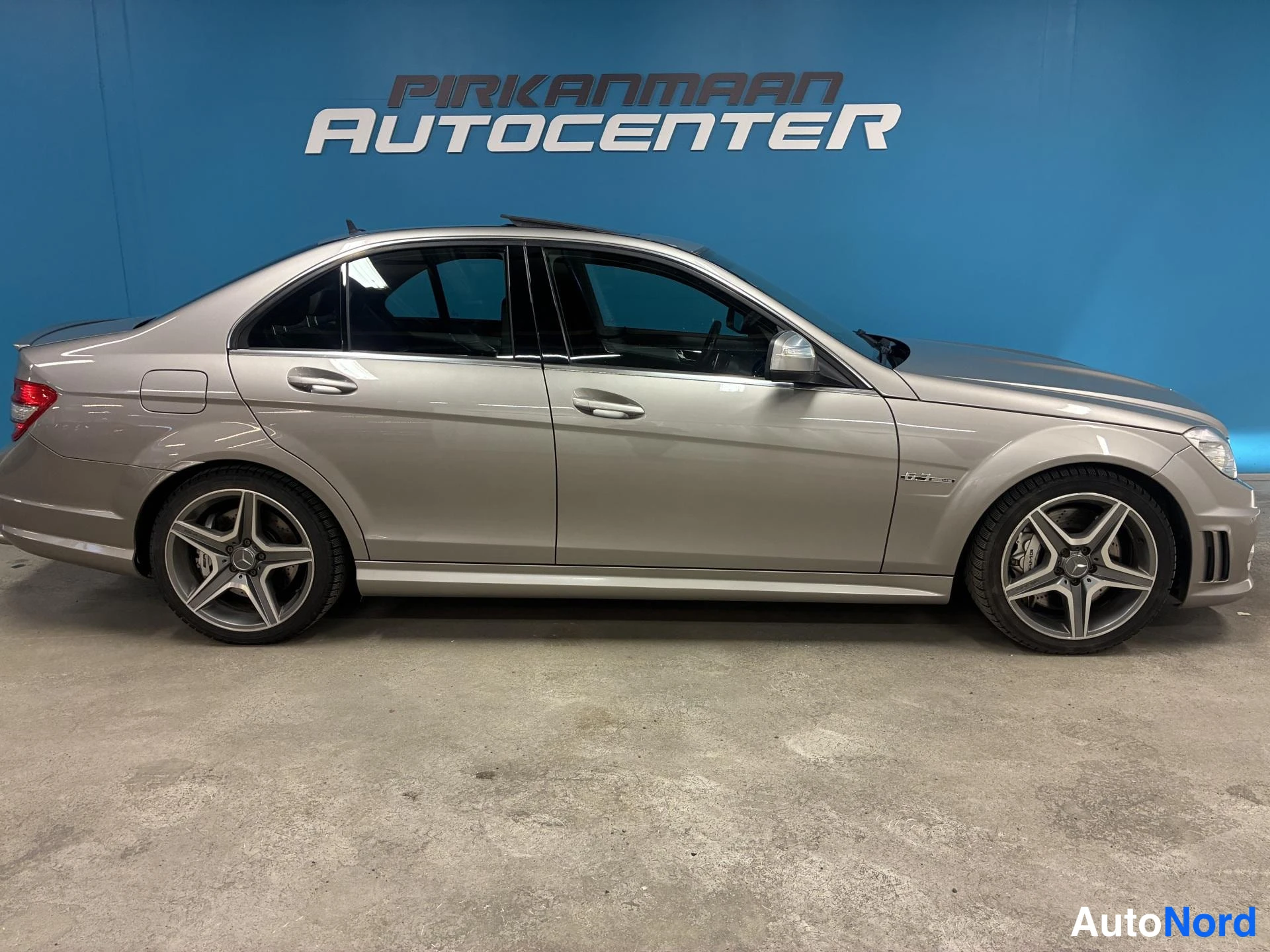 Hopea Mercedes-Benz C 63 2008, sivulta, kuva 3