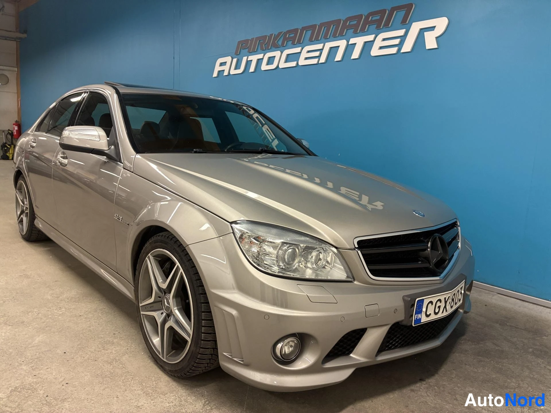 Hopea Mercedes-Benz C 63 2008, etuviisto, keula oikealle, kuva 2