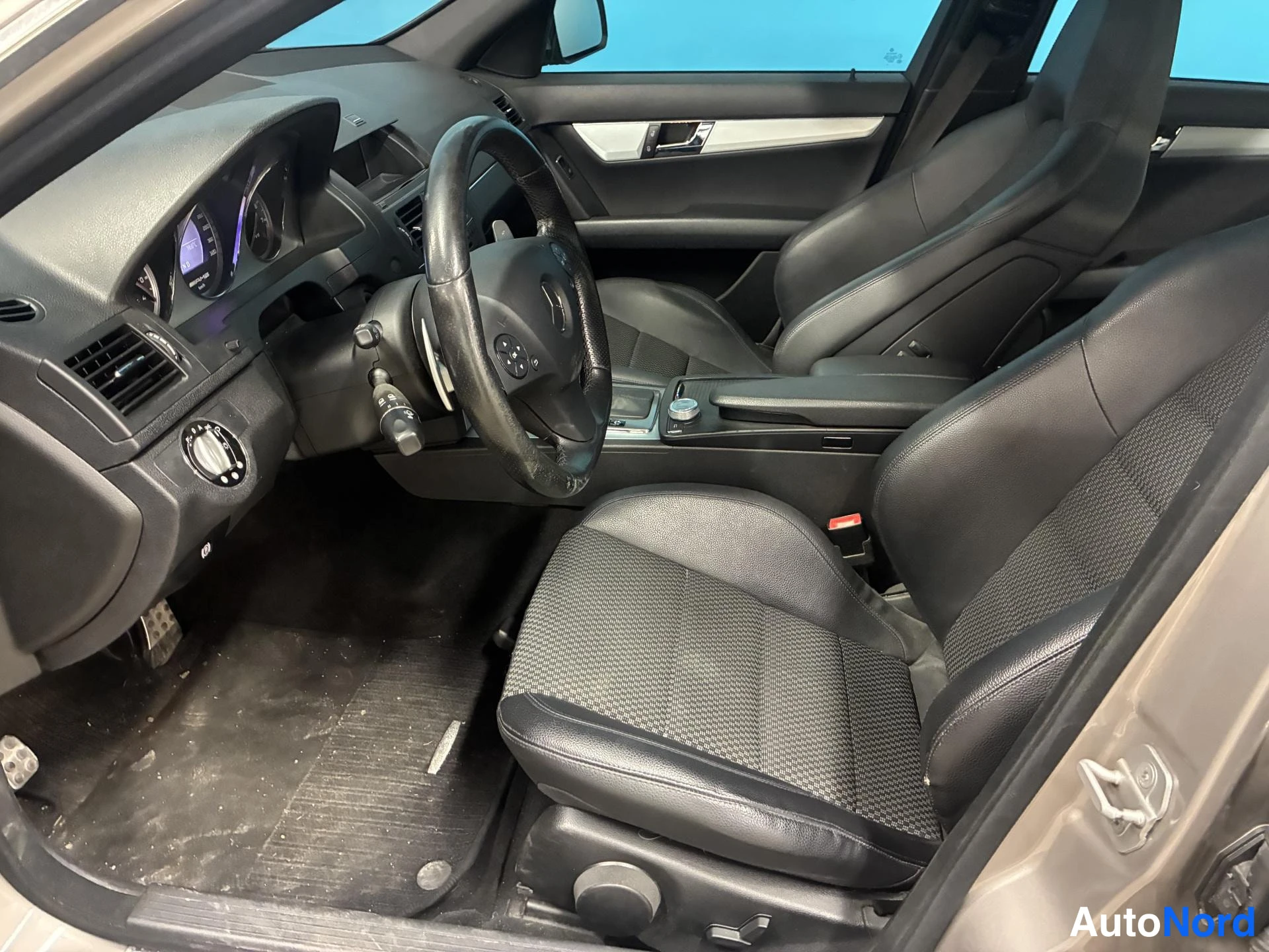Hopea Mercedes-Benz C 63 2008, etuistuimet, kuva 14