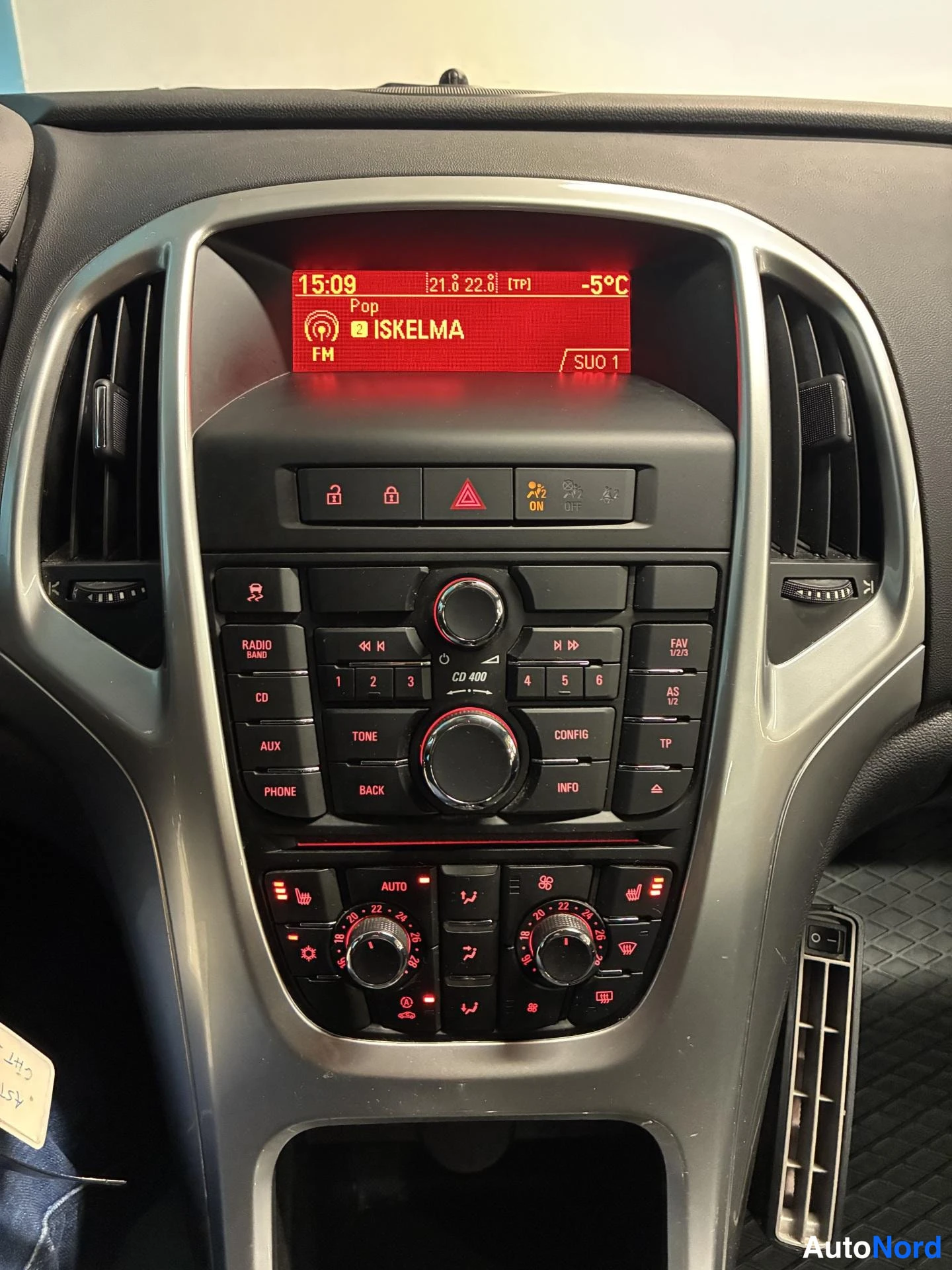 Musta Opel Astra 2010, yksityiskohta, kuva 15