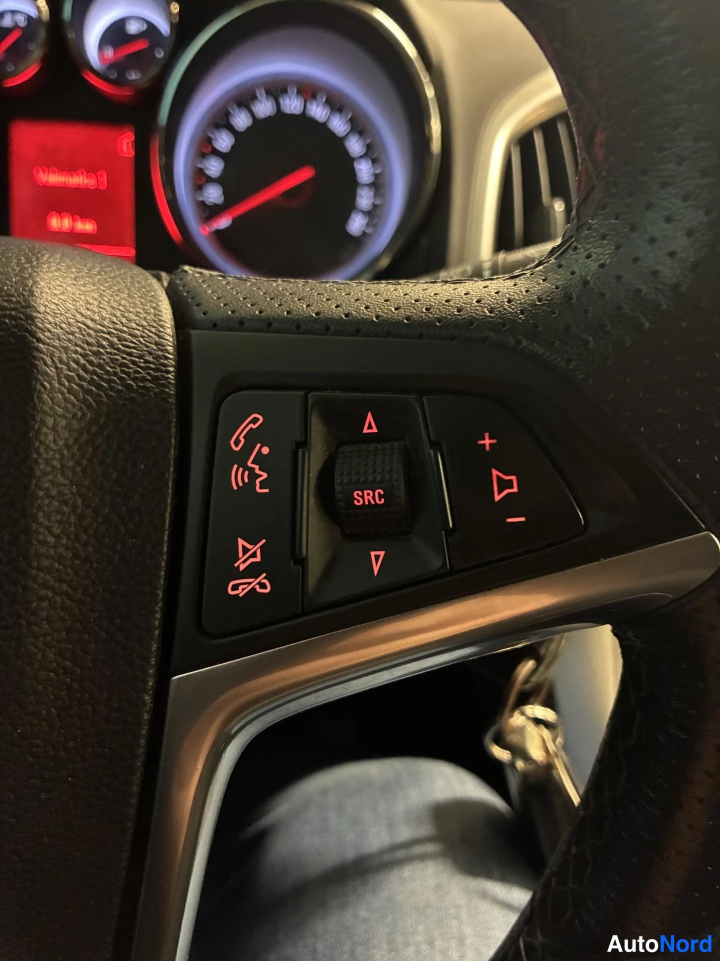 Musta Opel Astra 2010, yksityiskohta, kuva 17