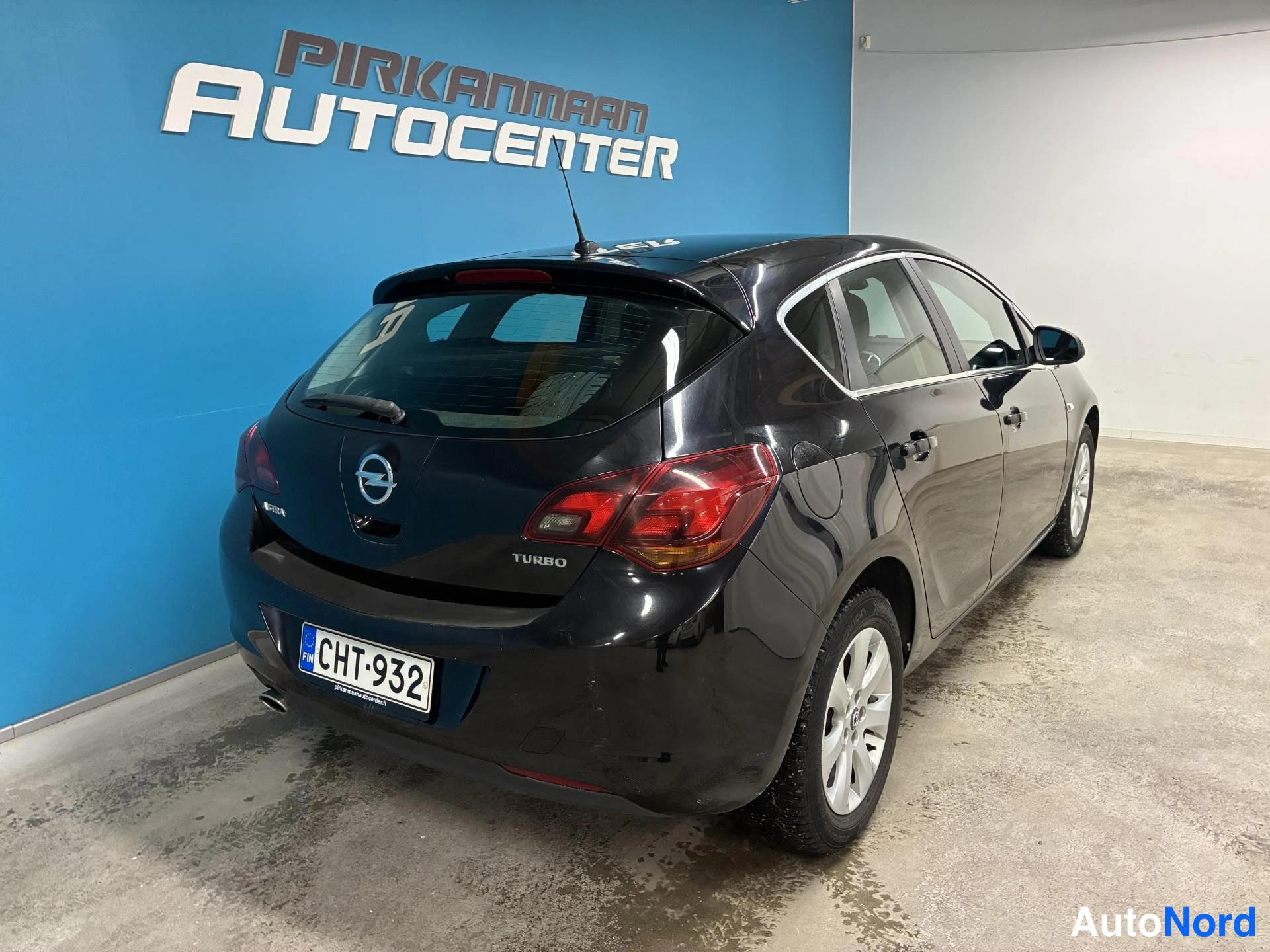 Musta Opel Astra 2010, takaa, kuva 6