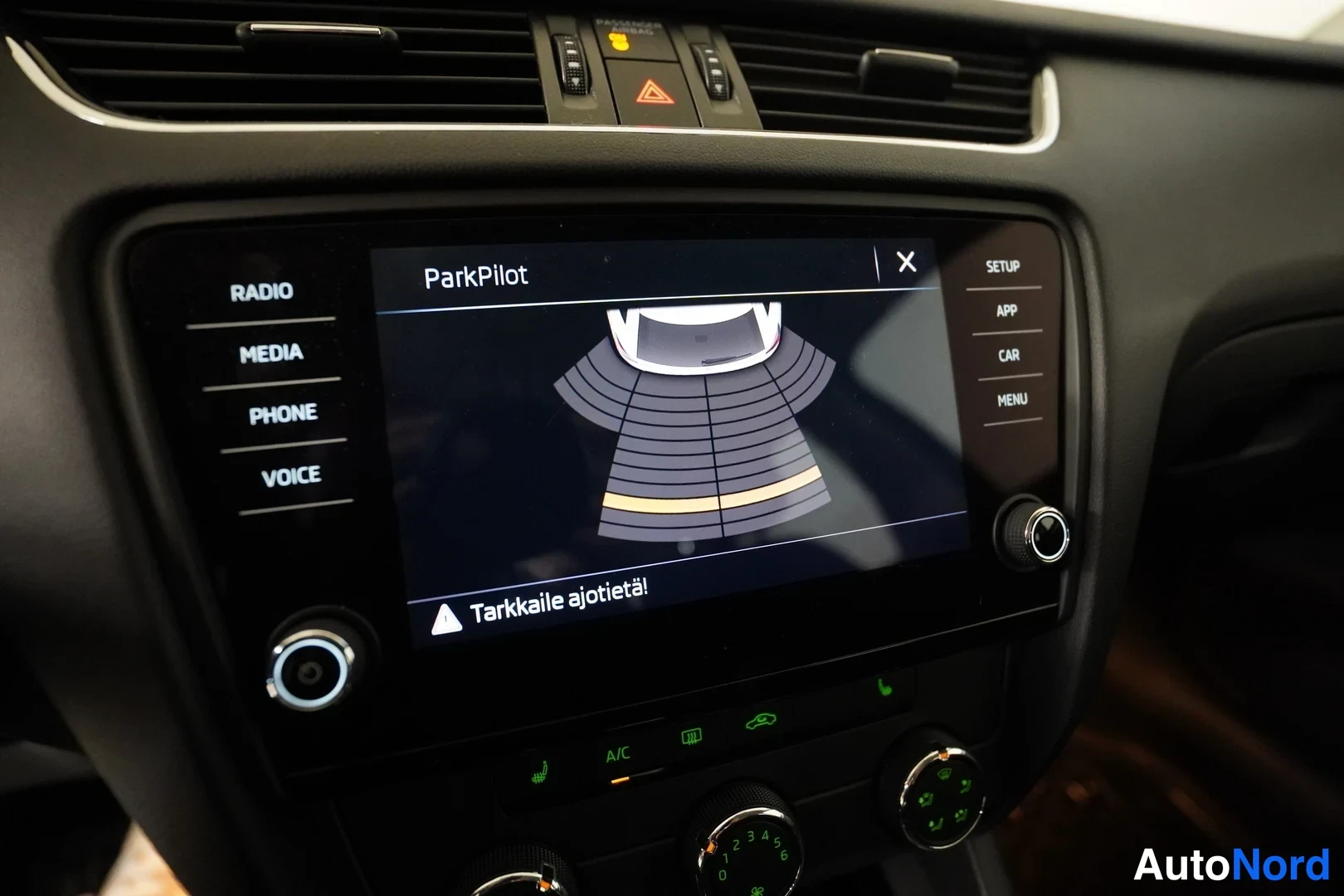 Svart Skoda Octavia 2018, detalj, bild 14