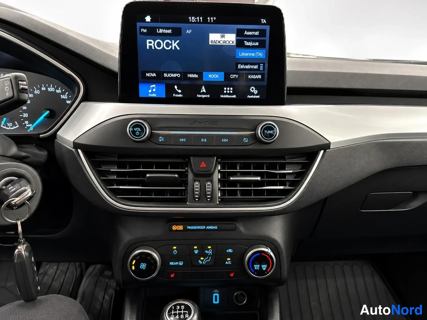 Valkoinen Ford Focus 2019, yksityiskohta, kuva 4