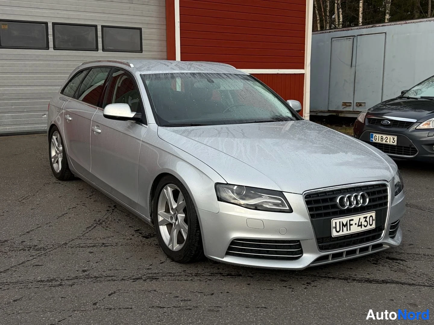 Hopea Audi A4 Avant 2011, etuviisto, keula oikealle, kuva 2