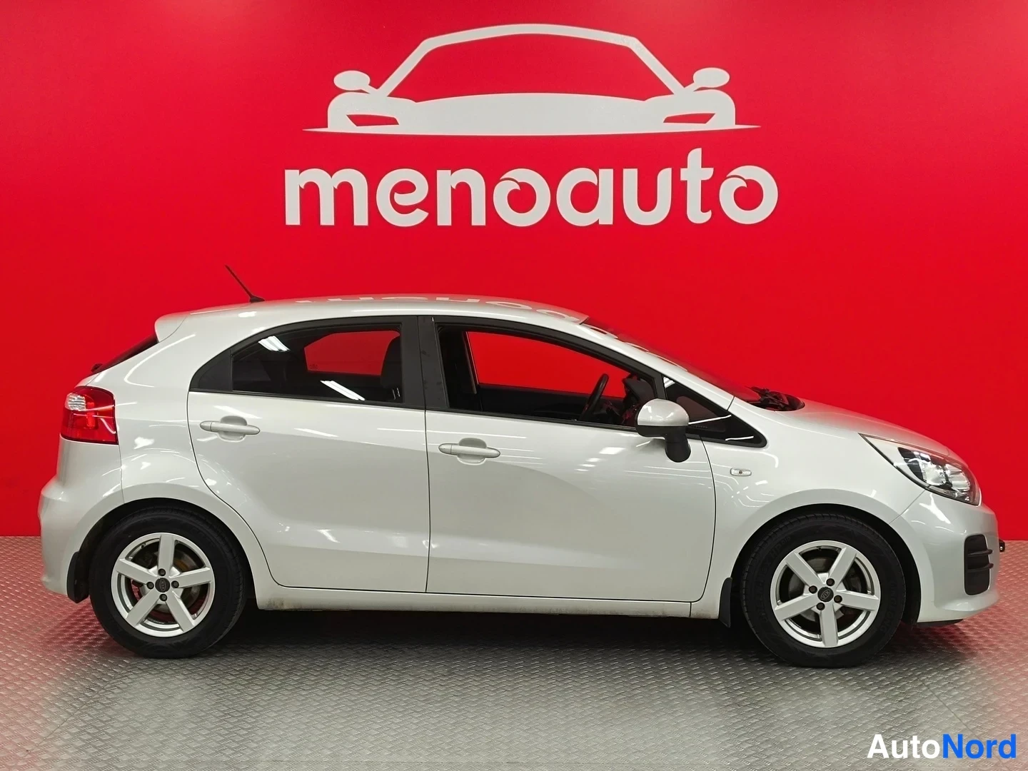 Hopea Kia Rio 2015, etuviisto, keula oikealle, kuva 4