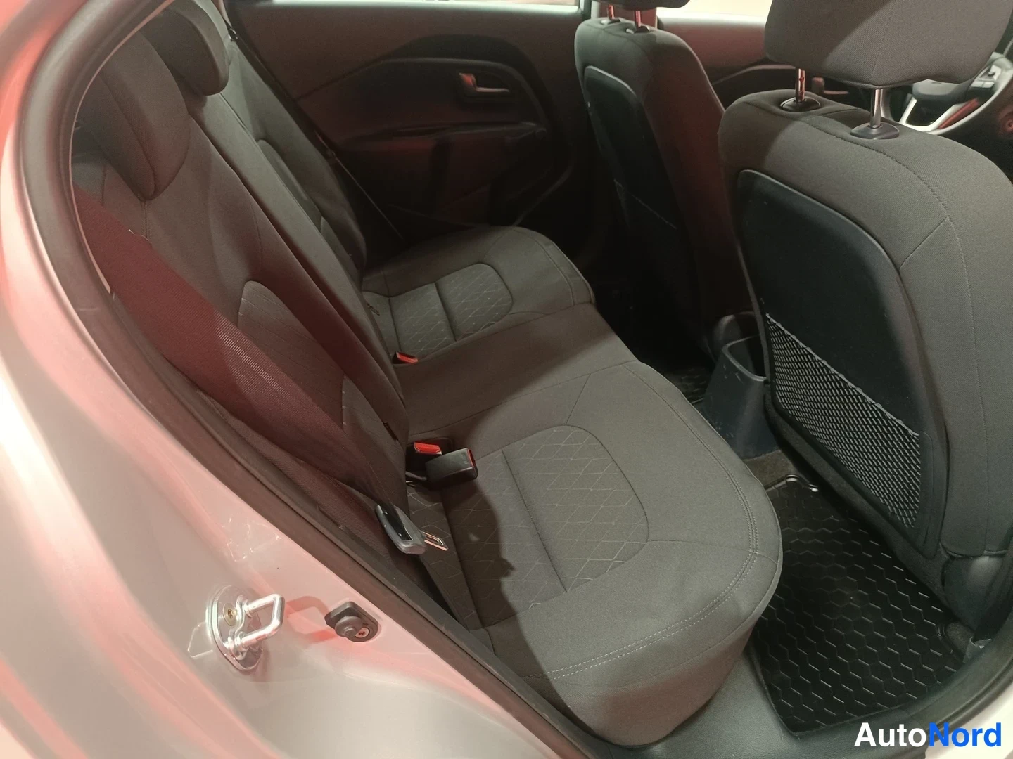 Hopea Kia Rio 2015, takaistuimet, kuva 10