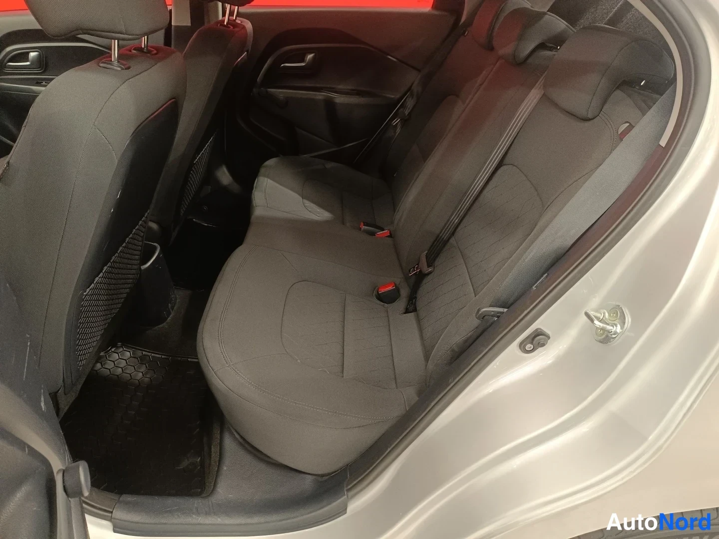 Hopea Kia Rio 2015, takaistuimet, kuva 11