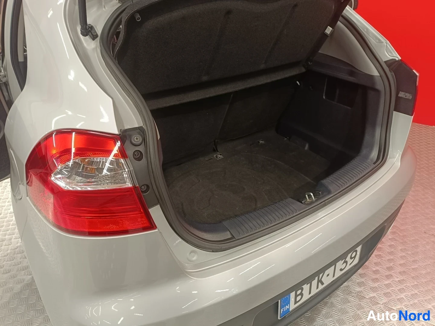 Hopea Kia Rio 2015, tavaratila, kuva 12