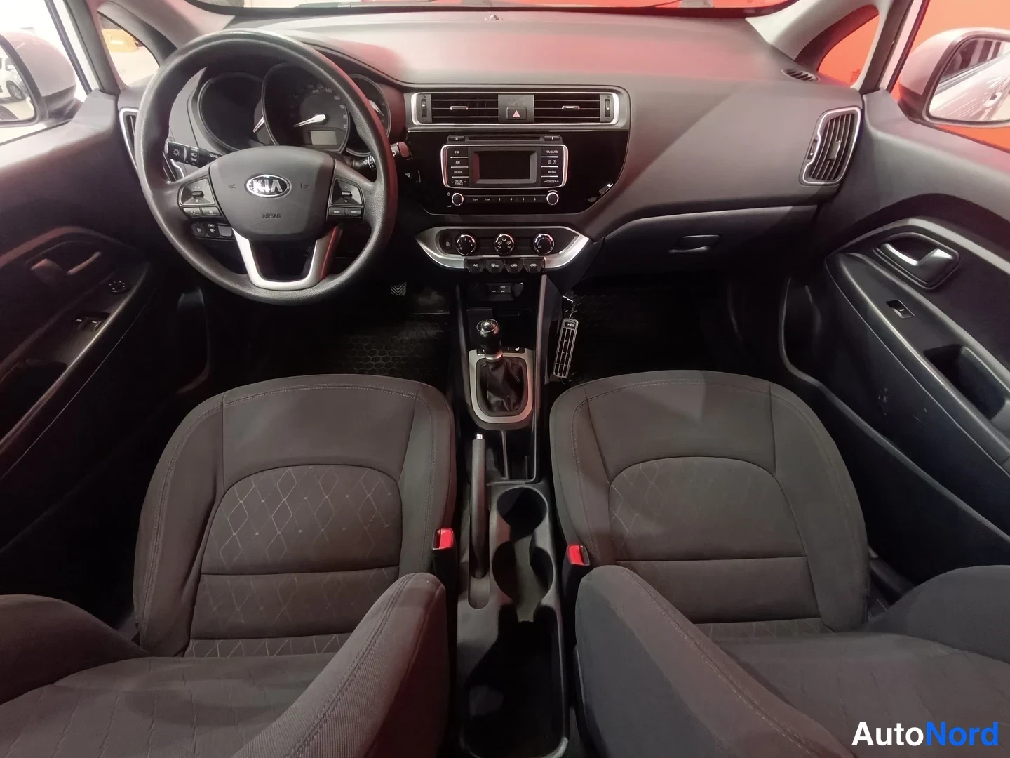 Hopea Kia Rio 2015, ohjaamo, kuva 7