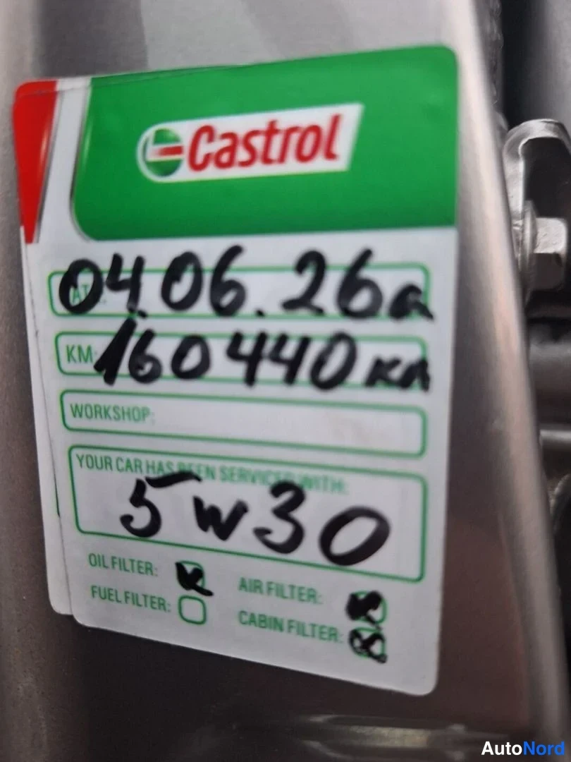 Ruskea Toyota Auris 2013, yksityiskohta, kuva 14