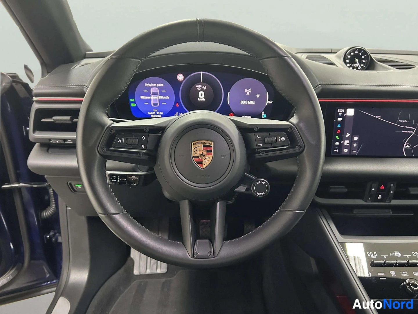 Sininen Porsche Macan 2025, ohjaamo, kuva 11