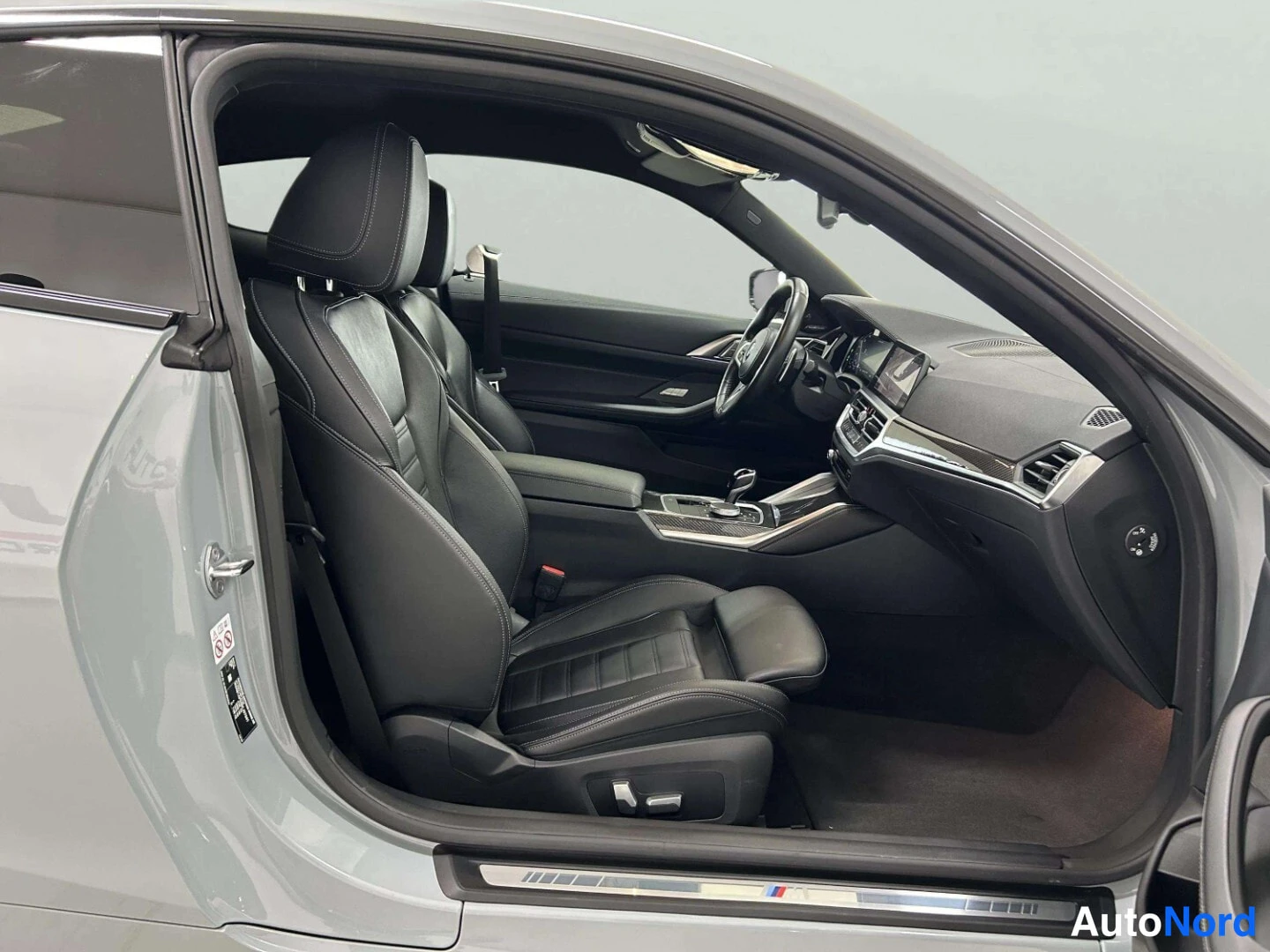 Harmaa BMW M440i 2022, etuistuimet, kuva 15