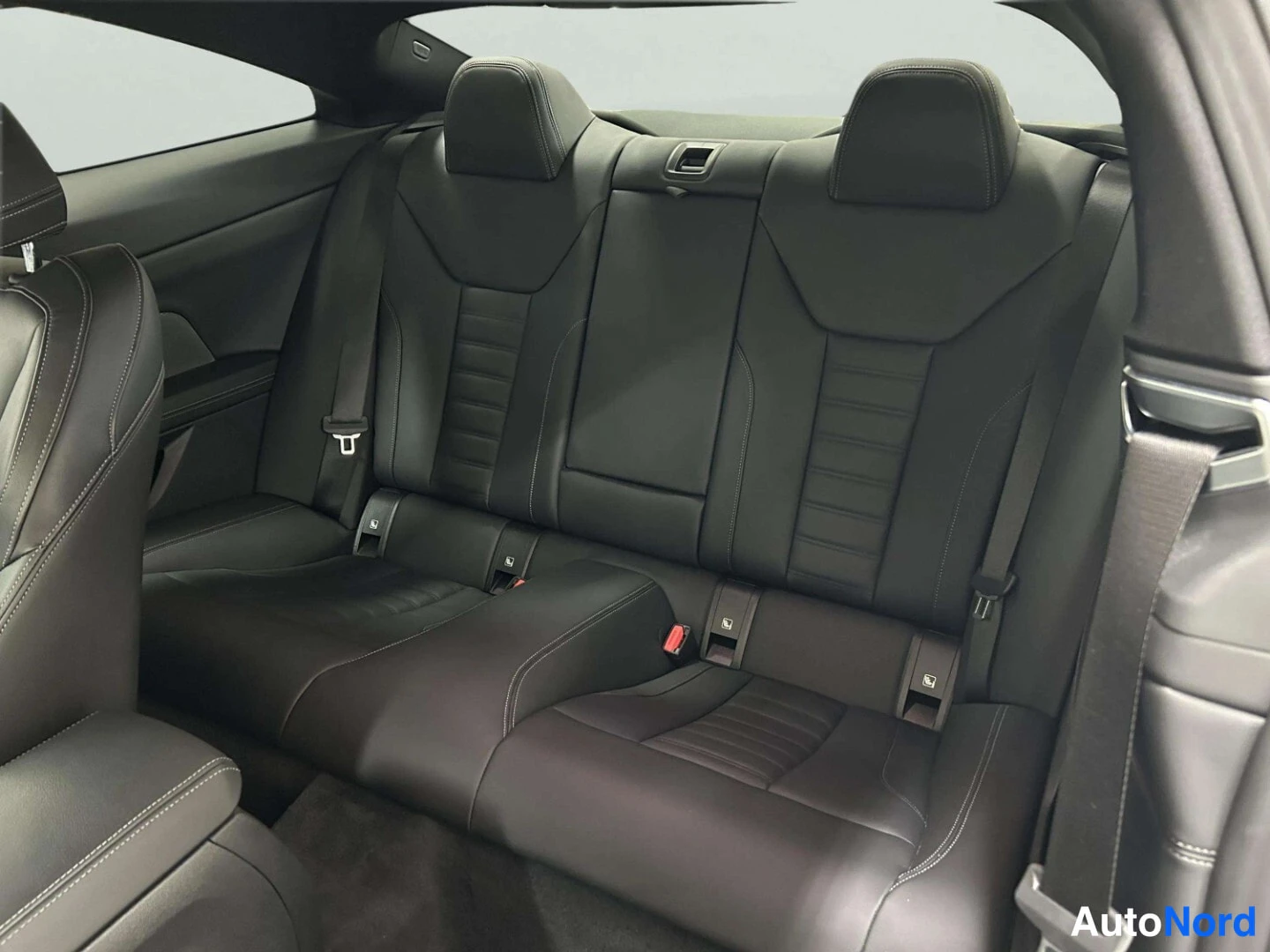 Harmaa BMW M440i 2022, takaistuimet, kuva 17