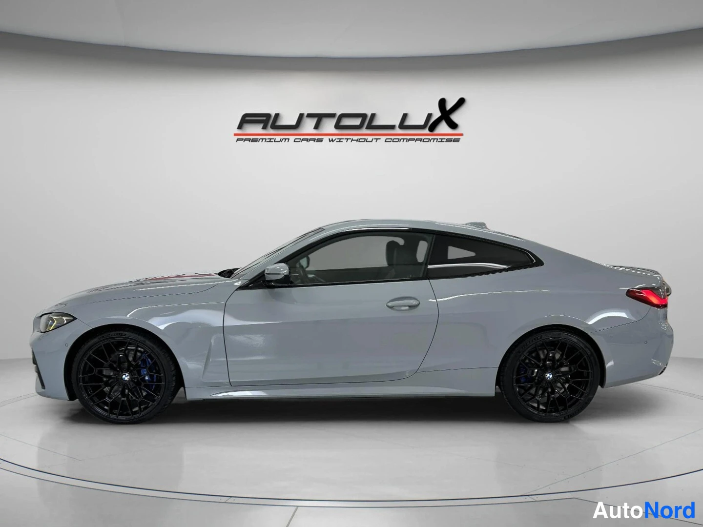 Harmaa BMW M440i 2022, sivulta, kuva 5