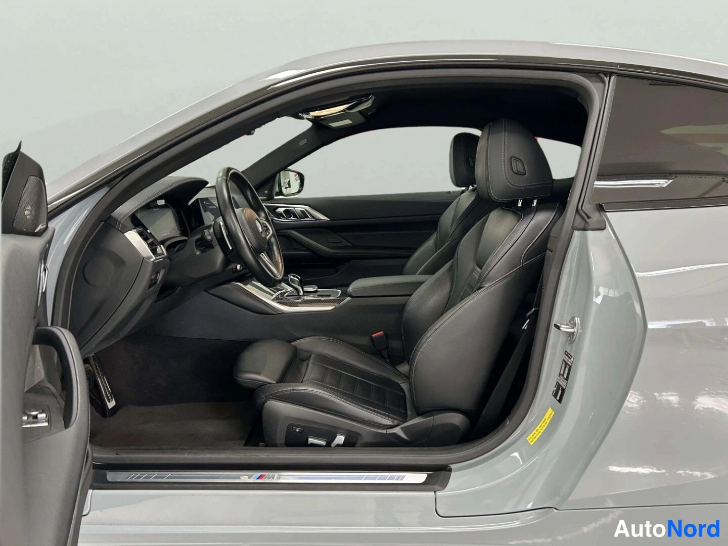 Harmaa BMW M440i 2022, ohjaamo, kuva 13