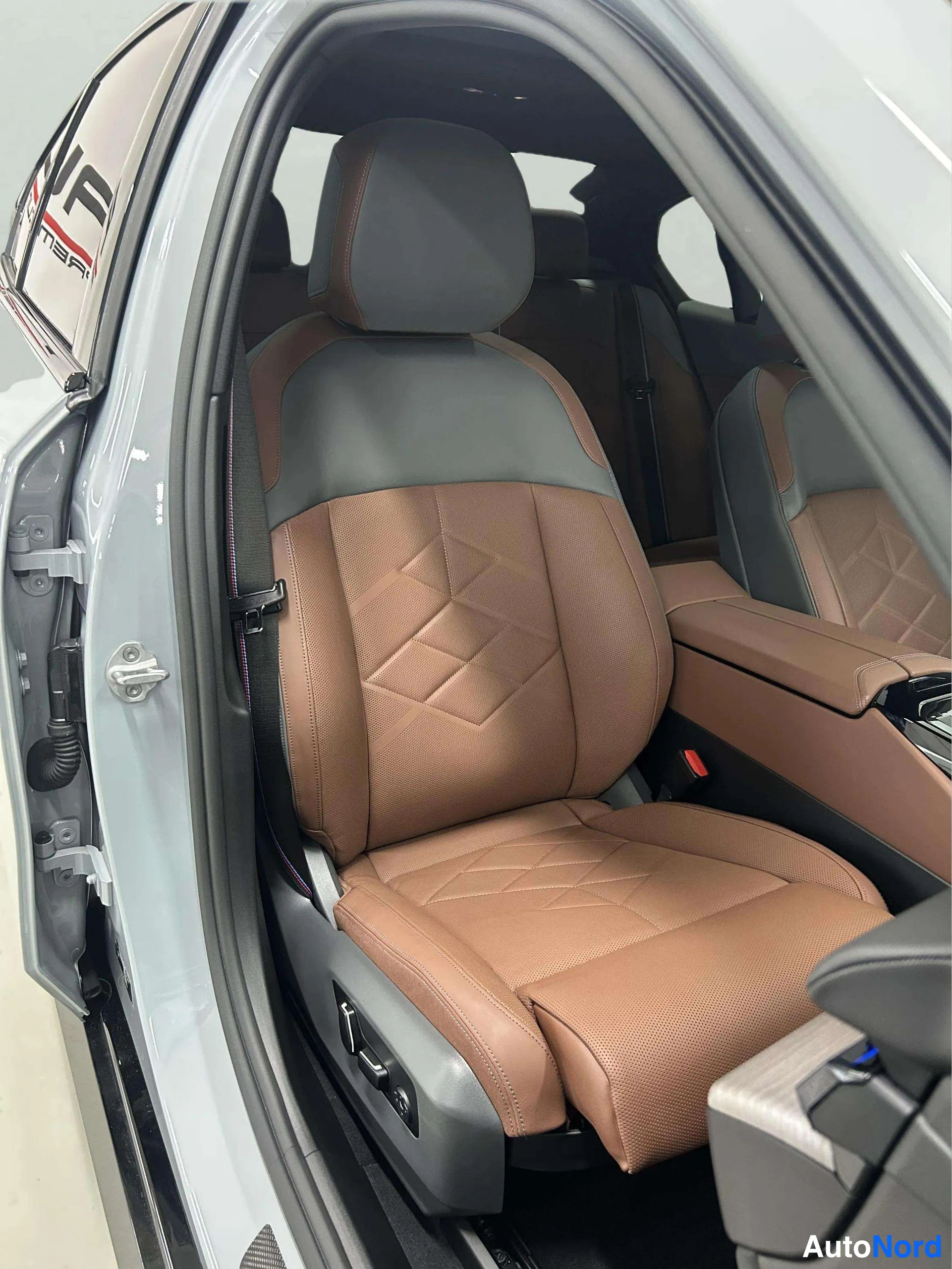 Harmaa BMW i5 2025, yksityiskohta, kuva 19