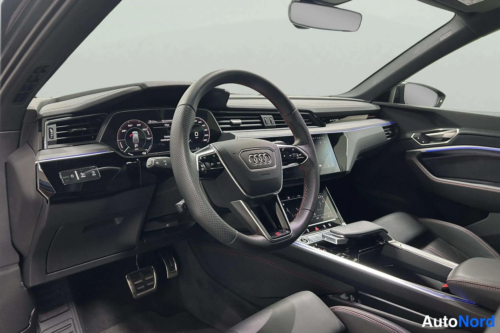 Harmaa Audi Q8 e-tron 2024, ohjaamo, kuva 10