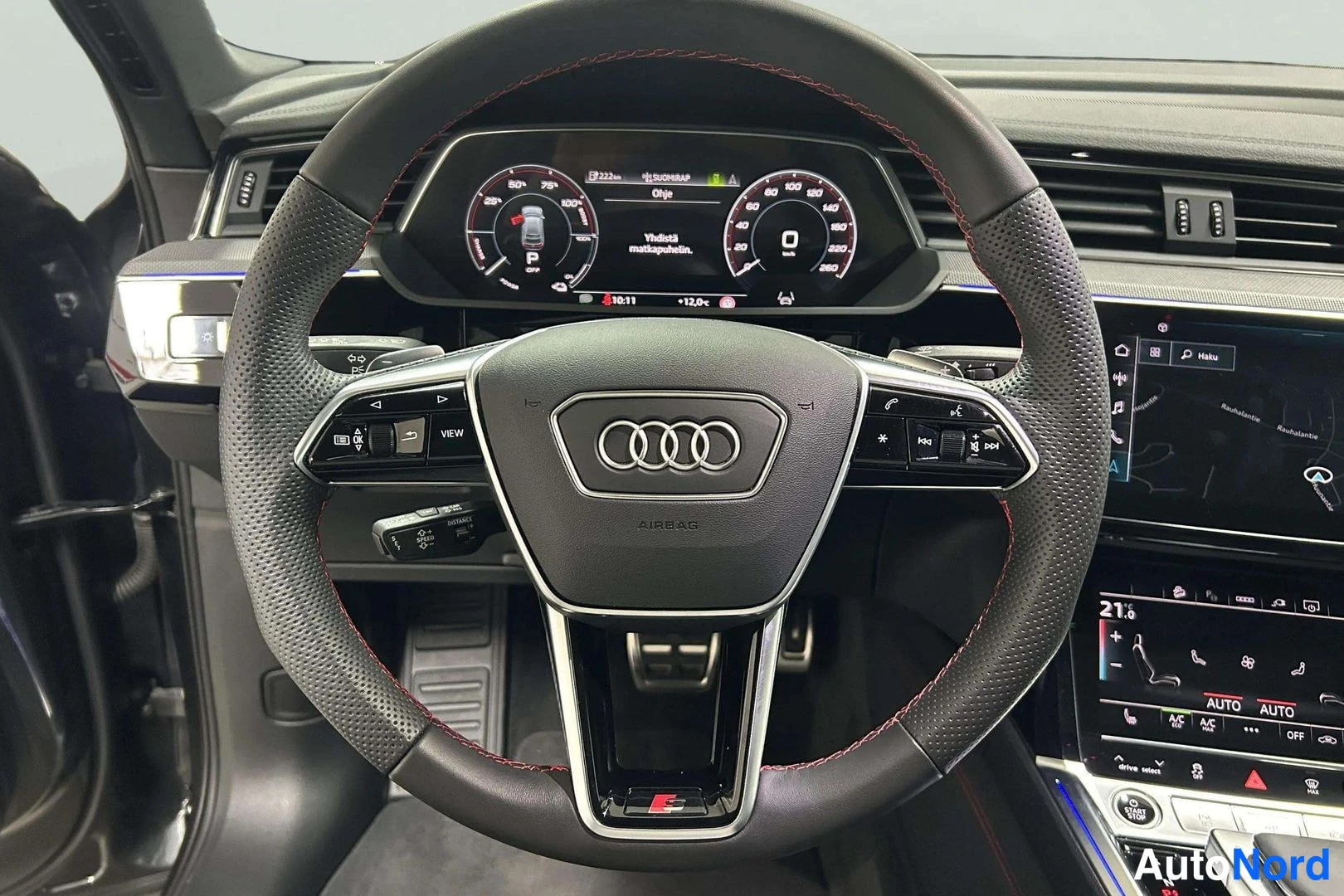 Harmaa Audi Q8 e-tron 2024, ohjaamo, kuva 13