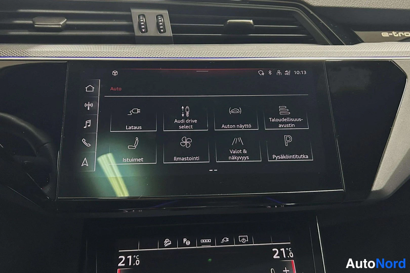 Harmaa Audi Q8 e-tron 2024, yksityiskohta, kuva 23