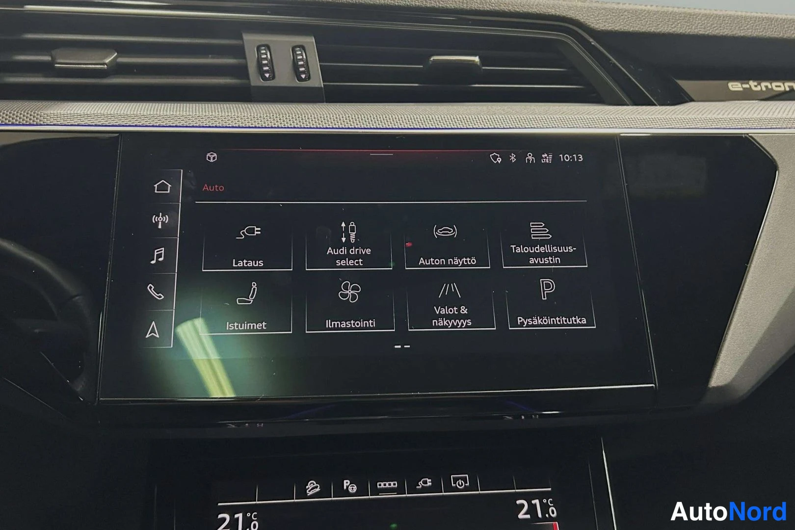 Harmaa Audi Q8 e-tron 2024, yksityiskohta, kuva 25