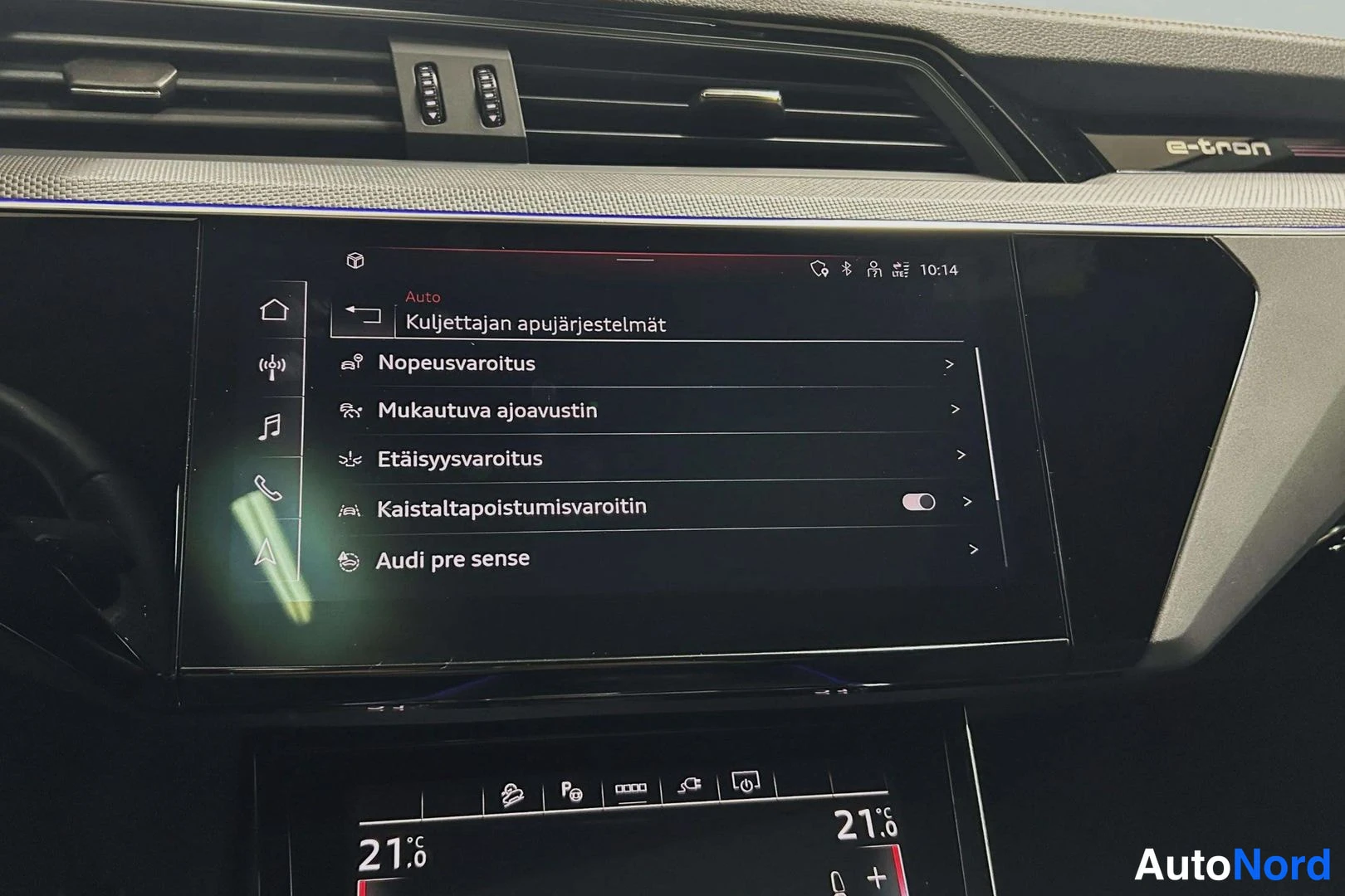 Harmaa Audi Q8 e-tron 2024, yksityiskohta, kuva 26