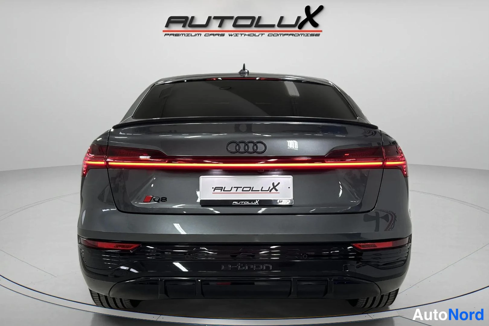 Harmaa Audi Q8 e-tron 2024, takaa, kuva 8