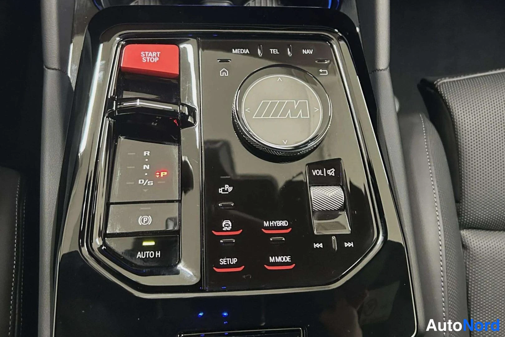 Sininen BMW M5 2025, yksityiskohta, kuva 16