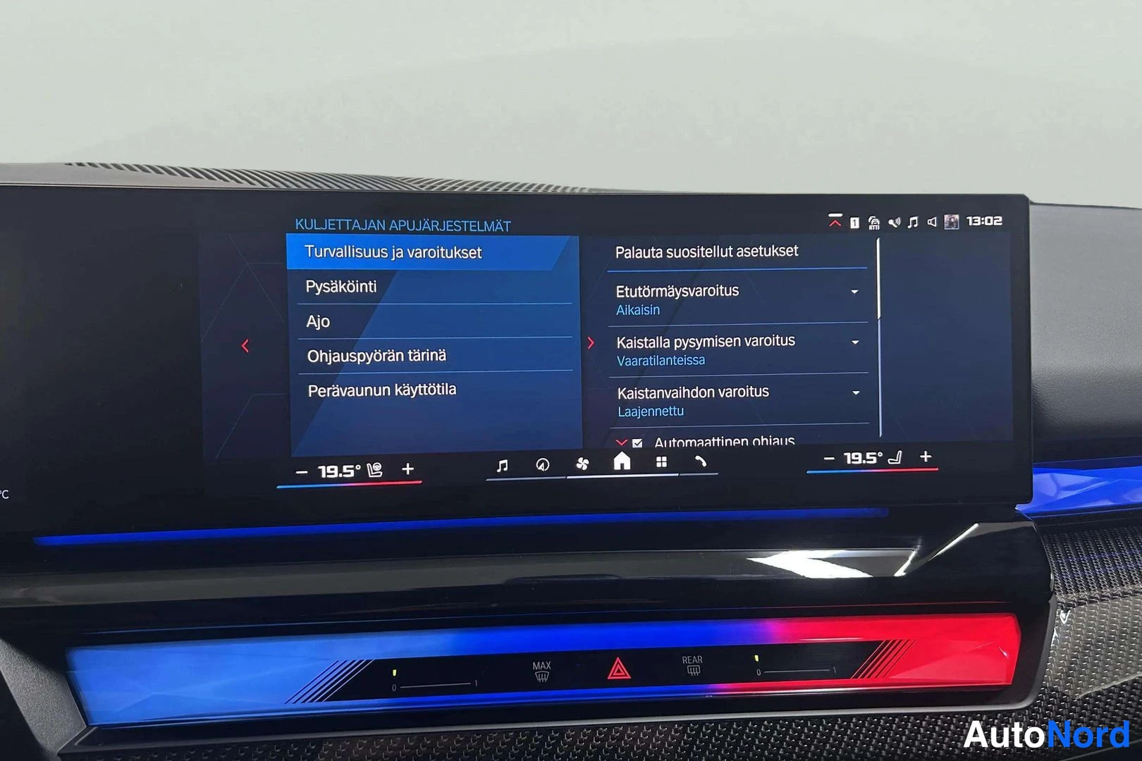 Sininen BMW M5 2025, yksityiskohta, kuva 23