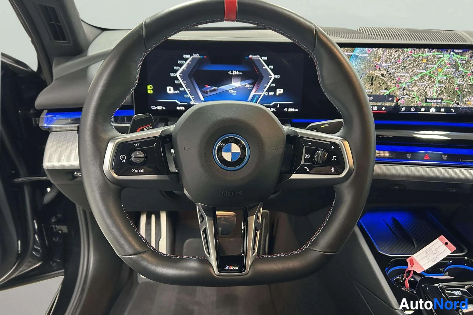 Musta BMW i5 2025, ohjaamo, kuva 11