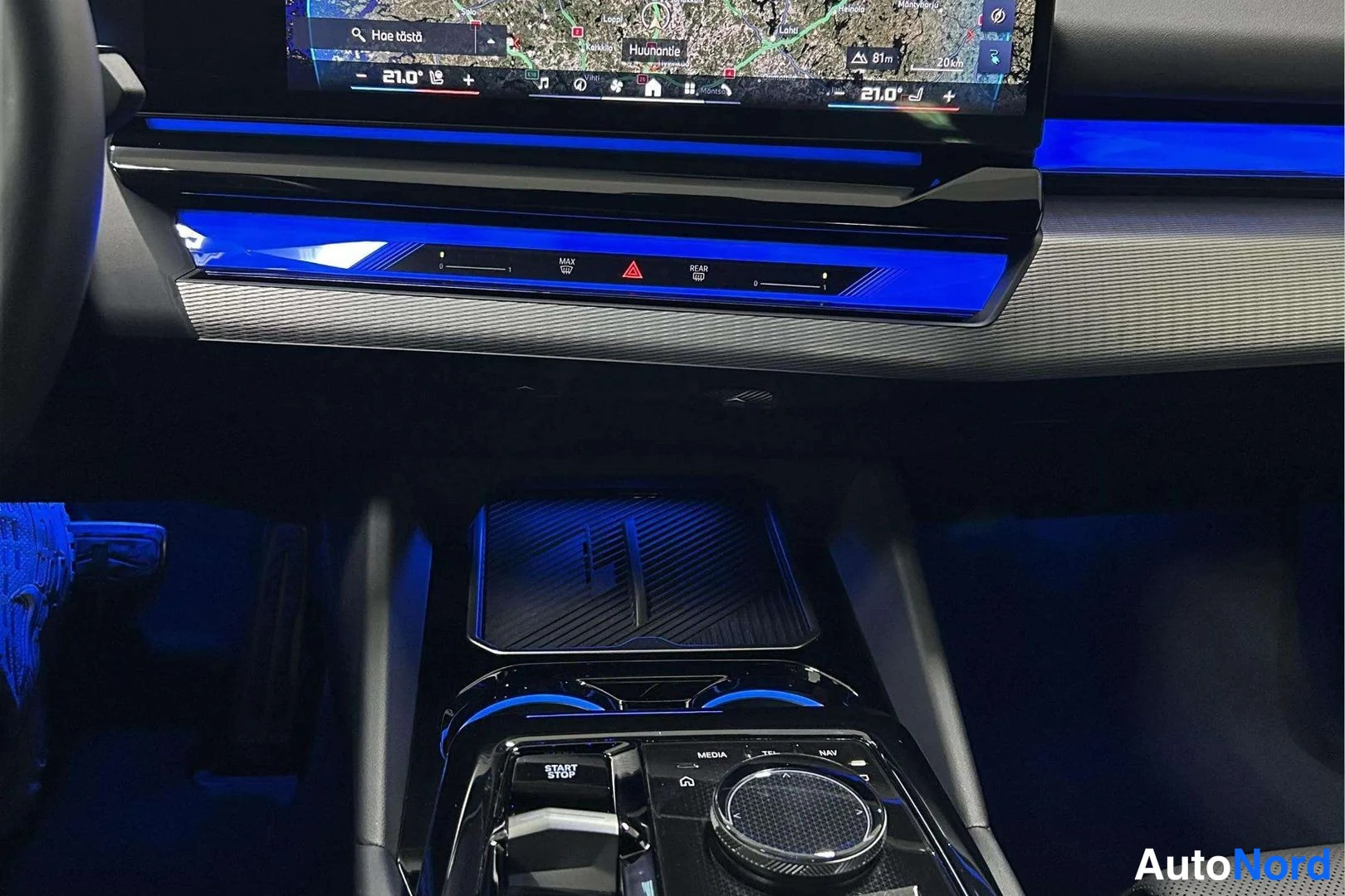 Musta BMW i5 2025, ohjaamo, kuva 12