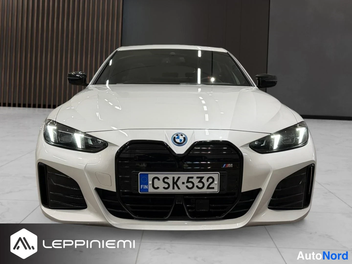 Valkoinen BMW i4 2025, edestä, kuva 5