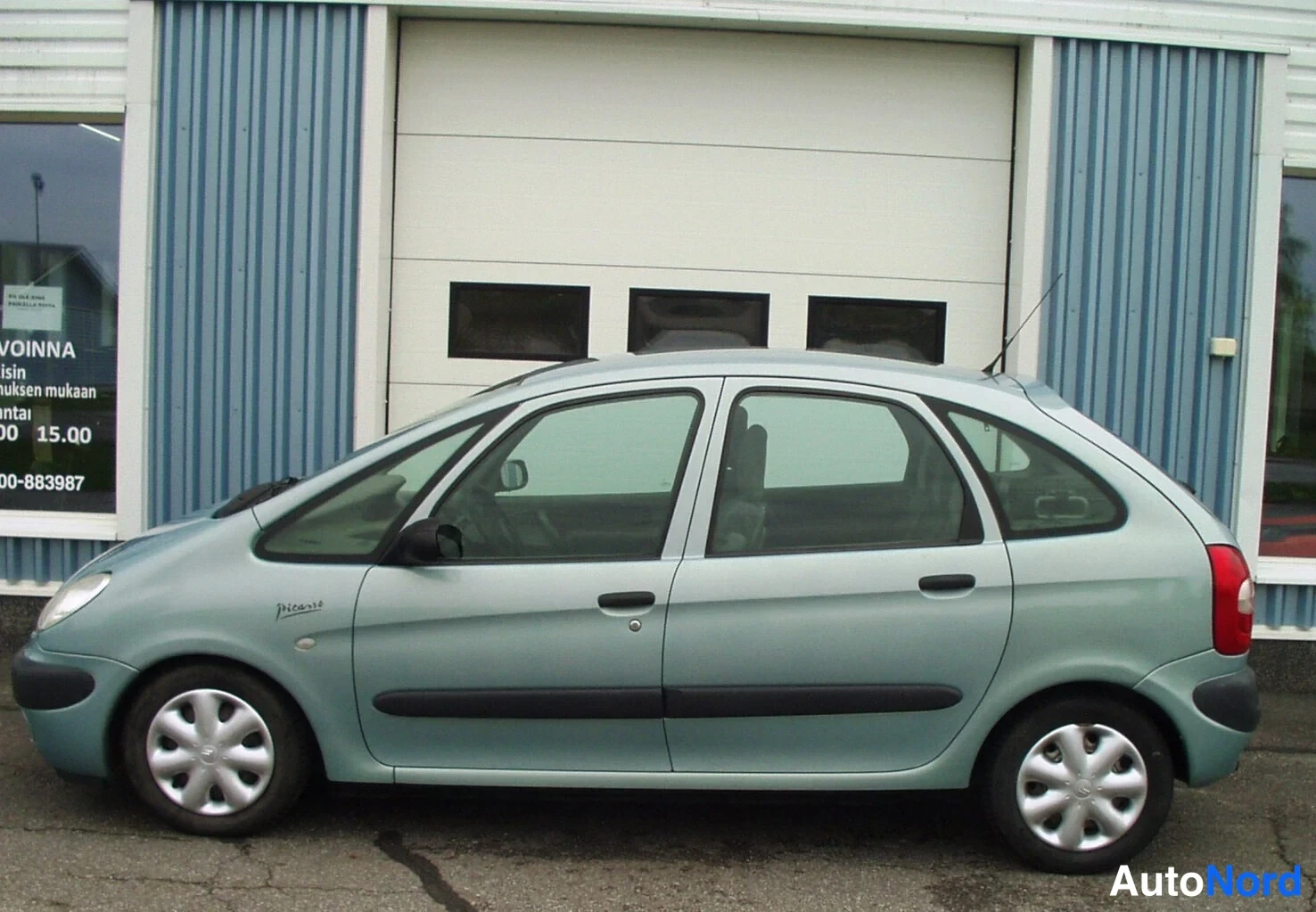Vihreä Citroen Xsara Picasso 2002, etuviisto, keula vasemmalle, kuva 2