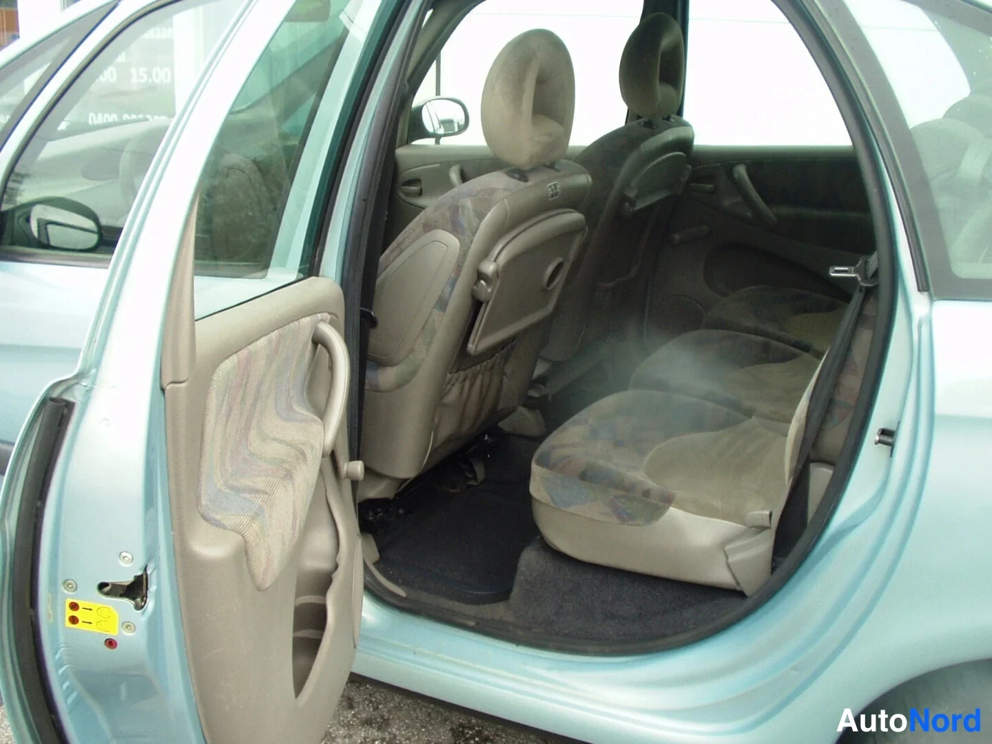 Vihreä Citroen Xsara Picasso 2002, takaistuimet, kuva 9