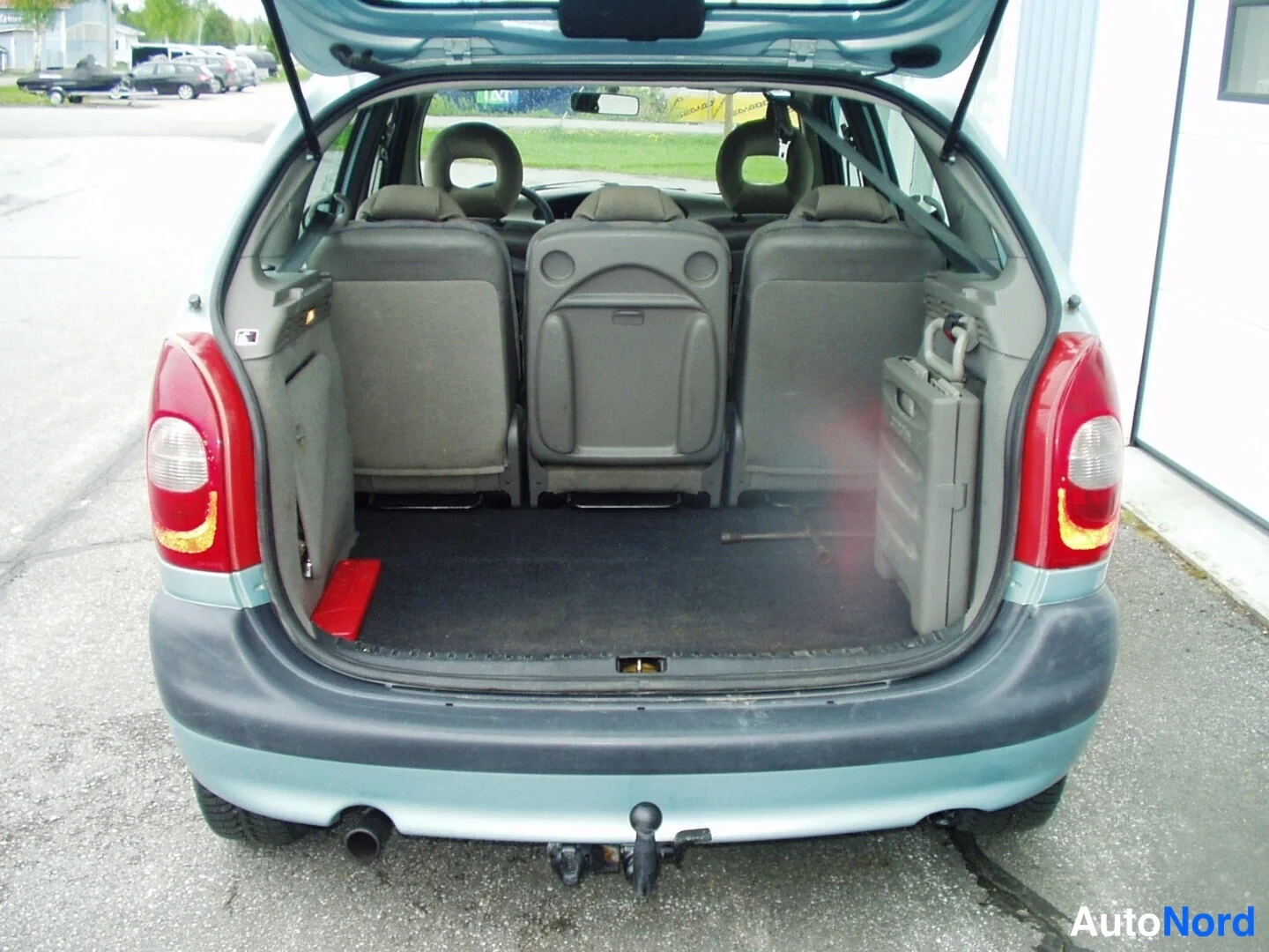 Vihreä Citroen Xsara Picasso 2002, tavaratila, kuva 10