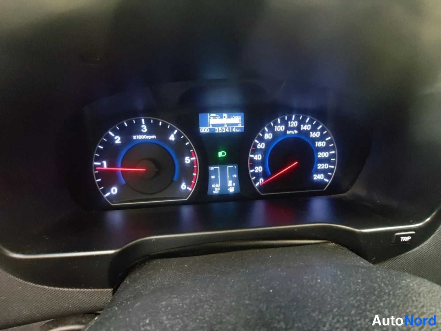 Punainen Hyundai i30 2011, yksityiskohta, kuva 16