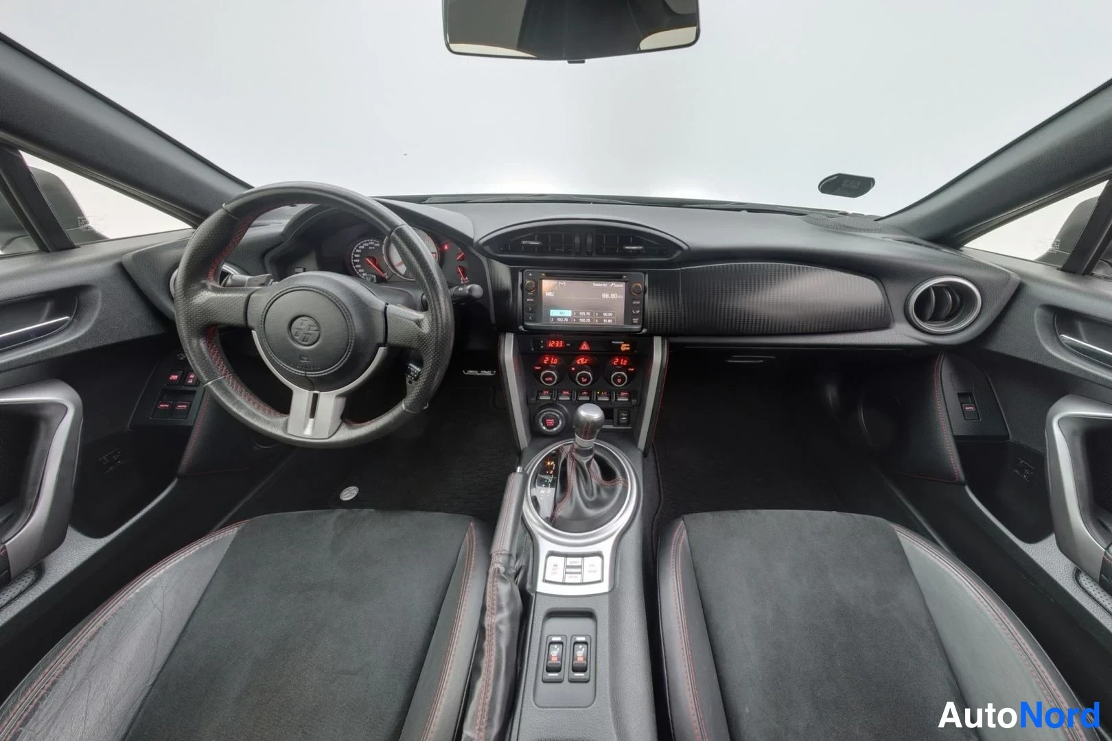White Toyota GT86 2013, cockpit, photo 8